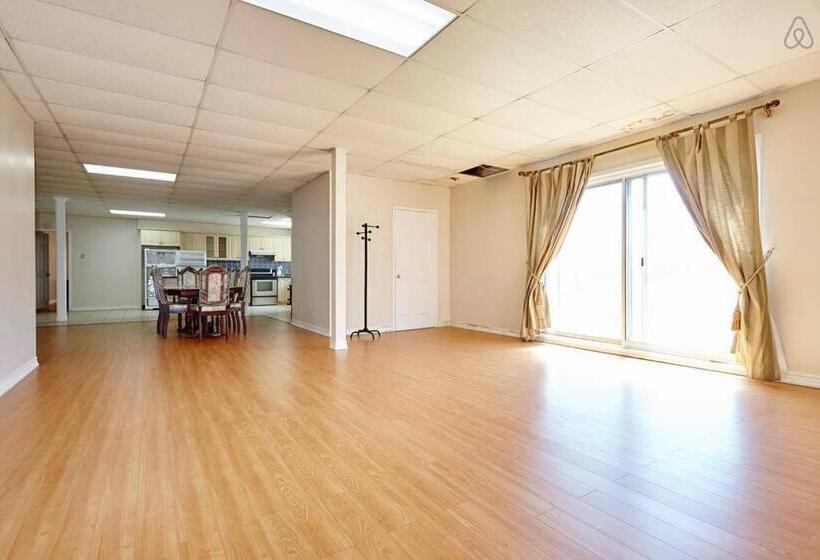 Pensió White House Canada