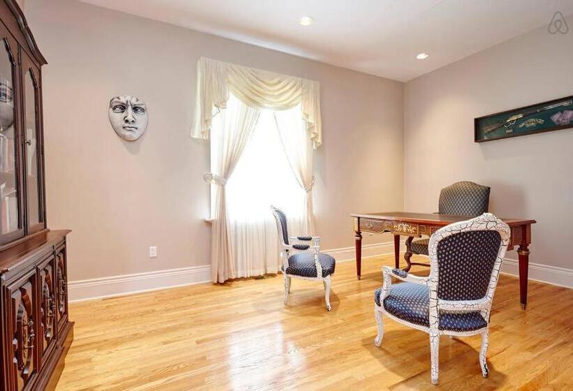 Pensió White House Canada