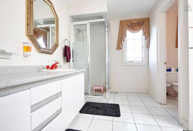 Pensió White House Canada