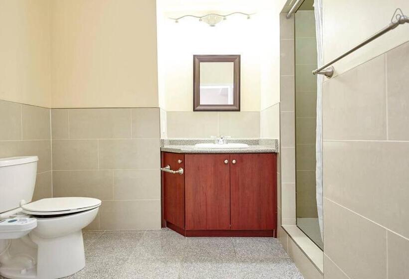 Pensió White House Canada