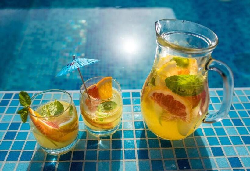 منتجع Complex Jitari