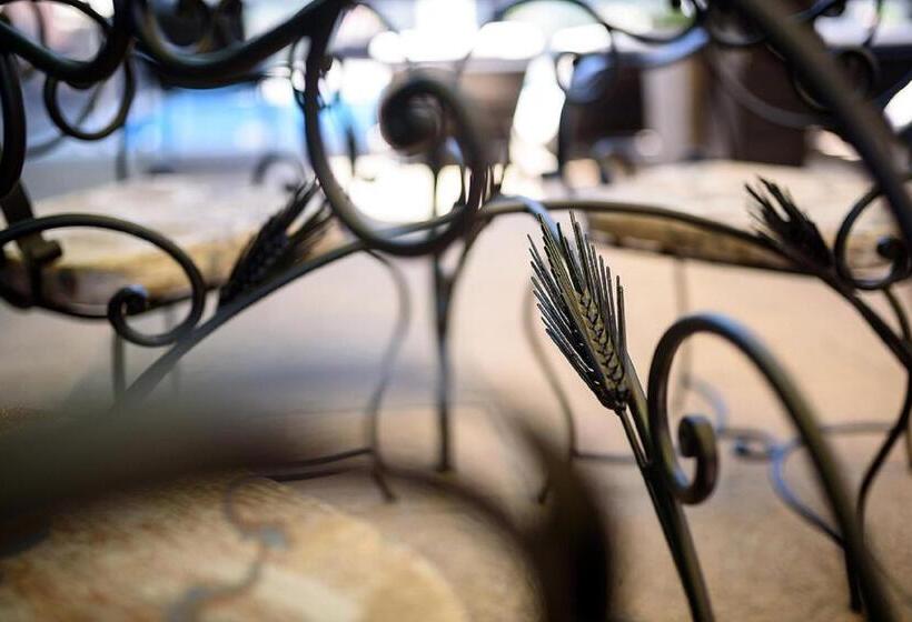 منتجع Complex Jitari