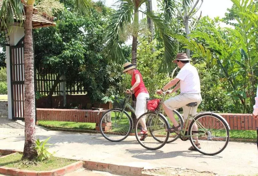 استراحتگاه Tra Vinh Lodge