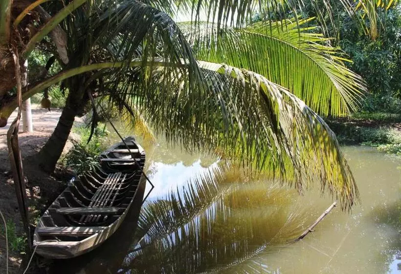 استراحتگاه Tra Vinh Lodge