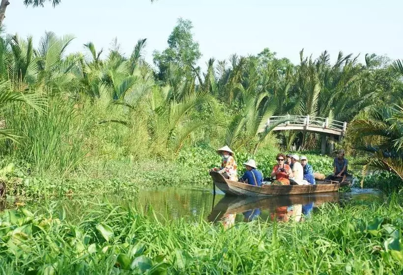 استراحتگاه Tra Vinh Lodge