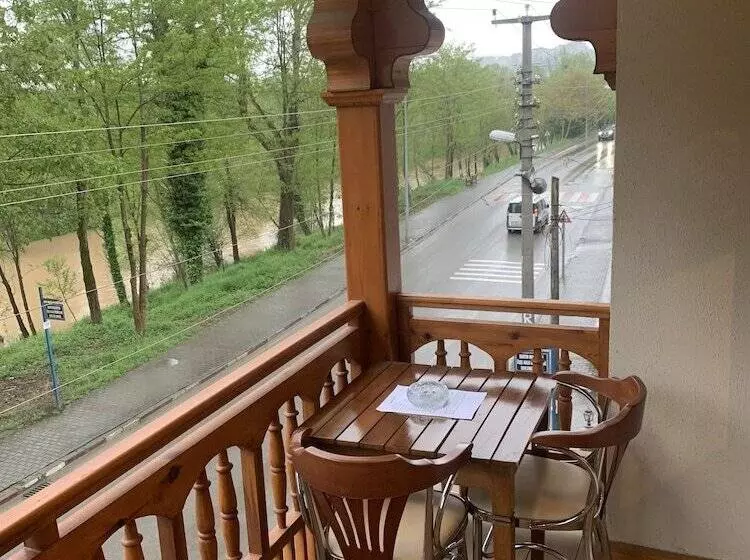 Aamiaismajoitus (B&B) Utku Konağı