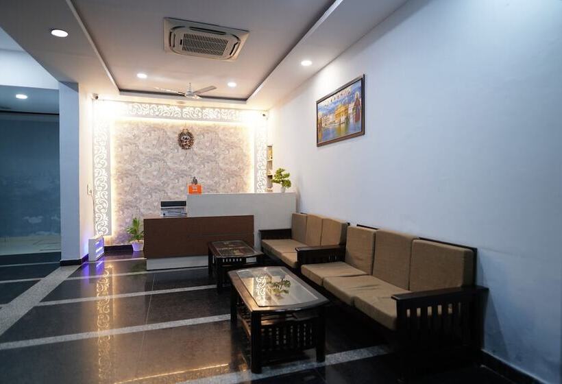 Hotel Golden Hut Derabassi