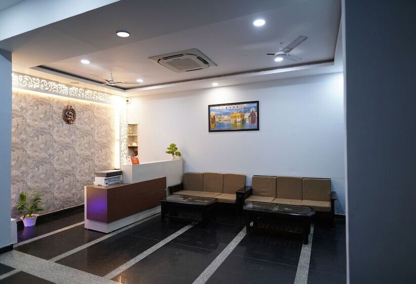 Hotel Golden Hut Derabassi