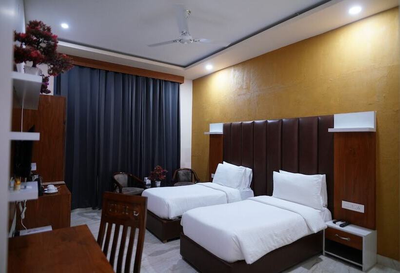 Hotel Golden Hut Derabassi