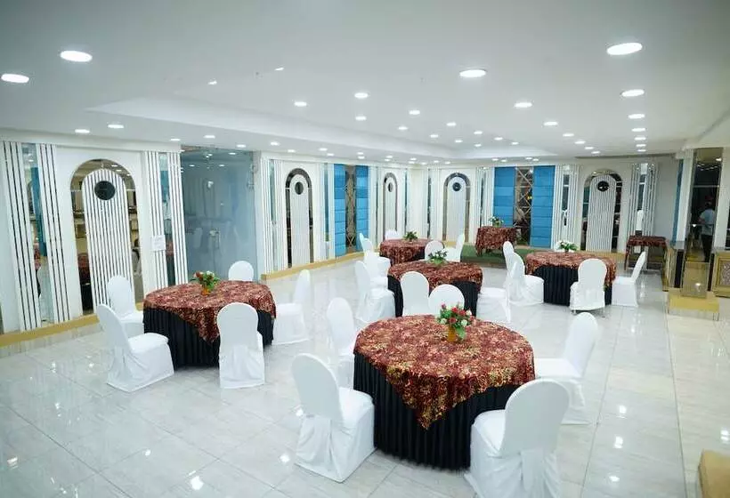 Hotelli Golden Hut Derabassi