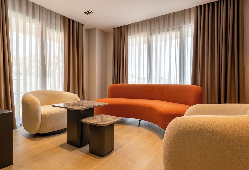 Отель La Miel Suites Sile