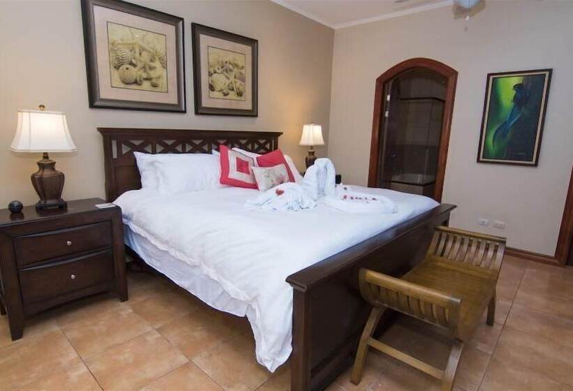 هتل Mariners Point C1