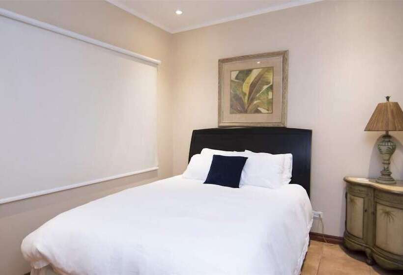 هتل Mariners Point C1