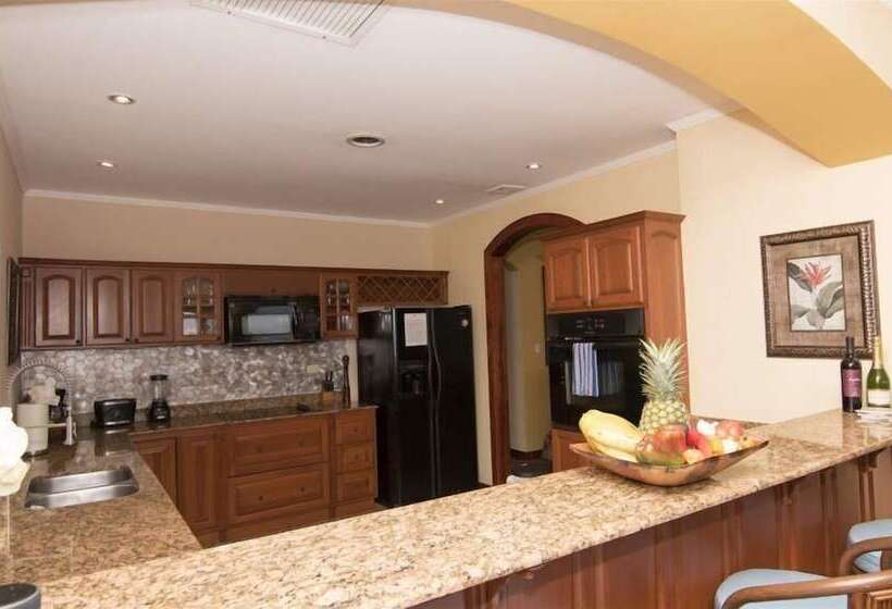 هتل Mariners Point C1