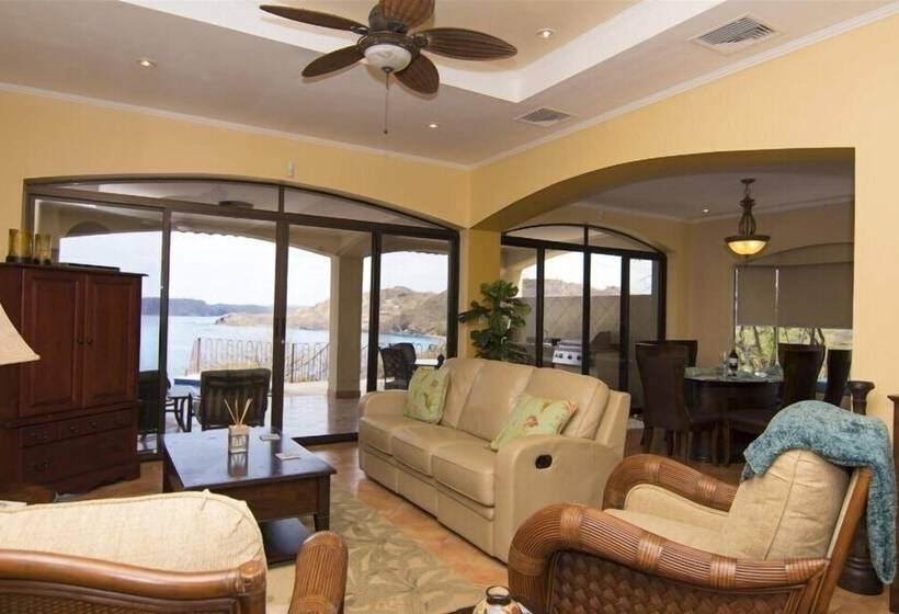 هتل Mariners Point C1