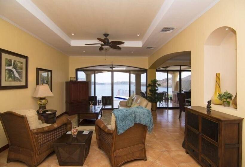 هتل Mariners Point C1