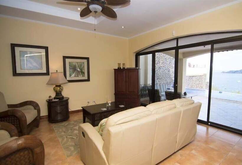 هتل Mariners Point C1