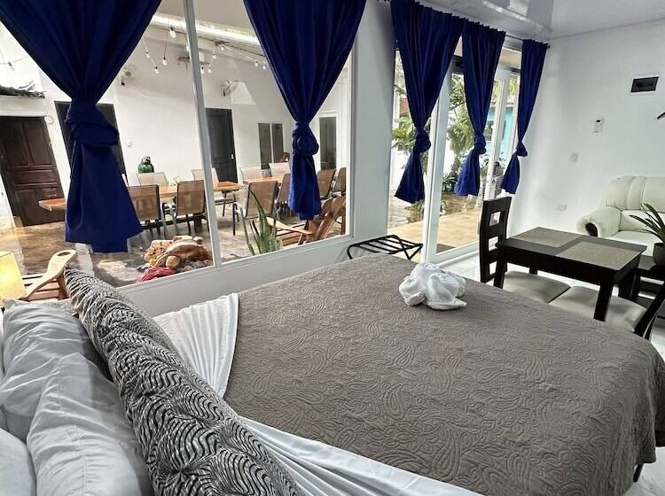 هتل Serendipity Tortuguero