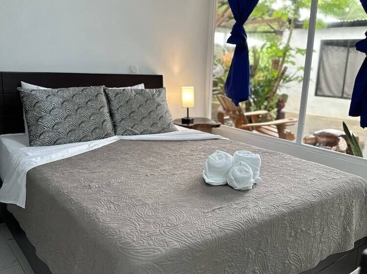 هتل Serendipity Tortuguero