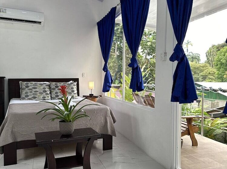 هتل Serendipity Tortuguero