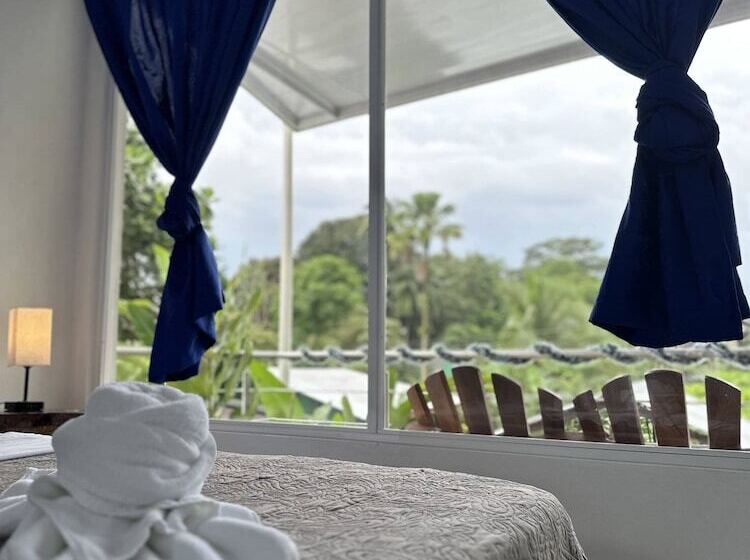 هتل Serendipity Tortuguero