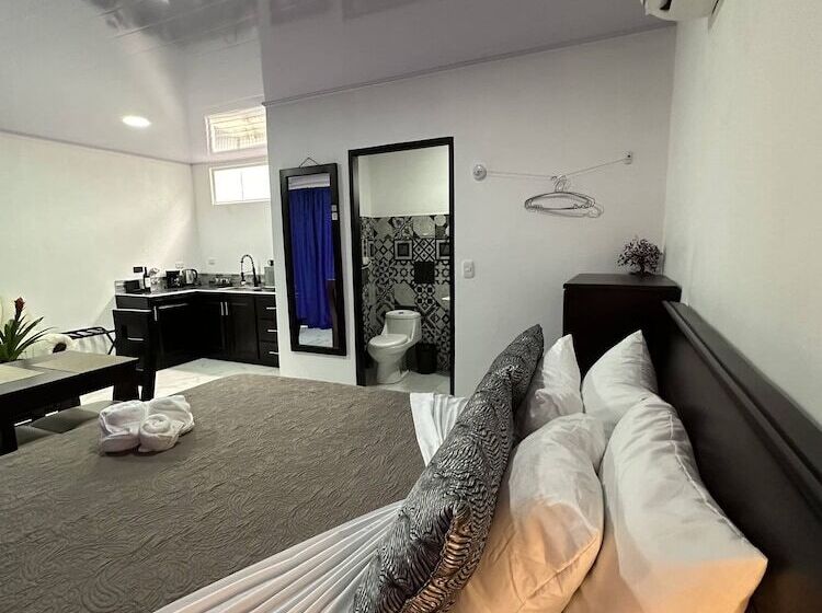 هتل Serendipity Tortuguero