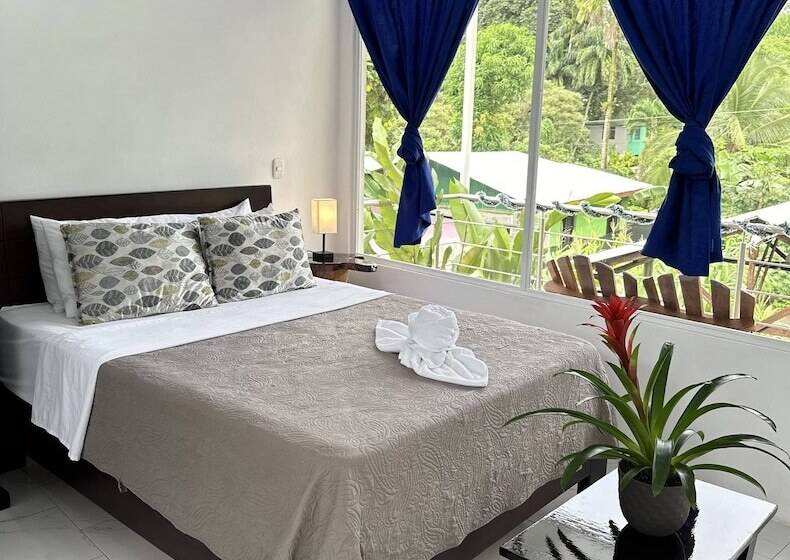 هتل Serendipity Tortuguero