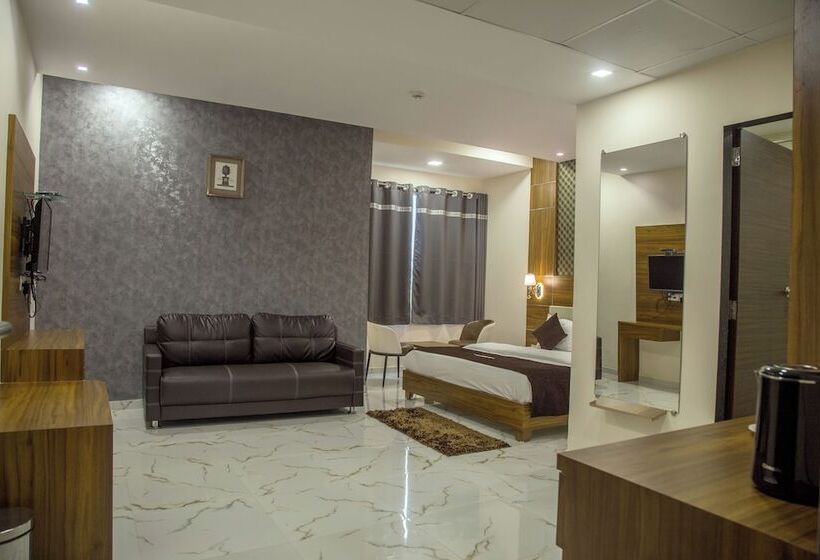 Vadpadraka Hotel And Resort