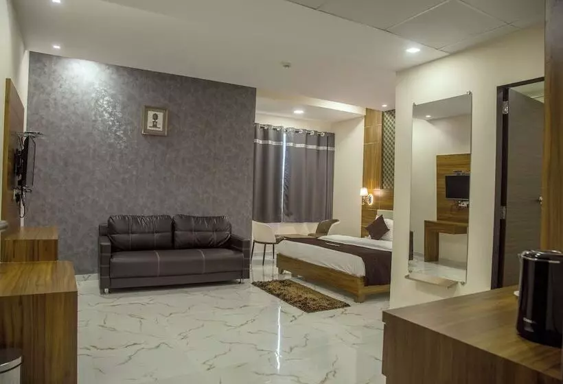 Vadpadraka Hotel And Resort