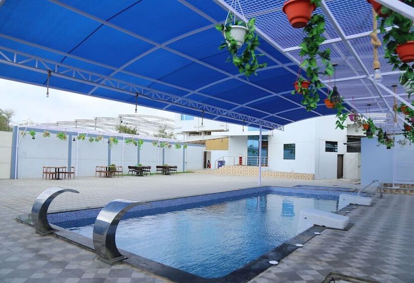 Vadpadraka Hotel And Resort