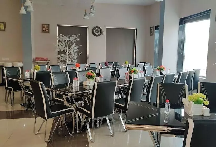 Vadpadraka Hotel And Resort