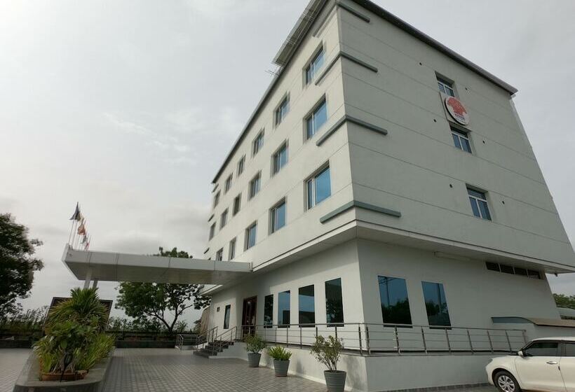 Vadpadraka Hotel And Resort