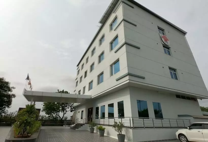 Vadpadraka Hotel And Resort