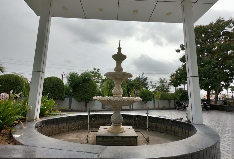 Vadpadraka Hotel And Resort