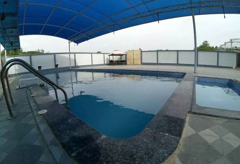 Vadpadraka Hotel And Resort