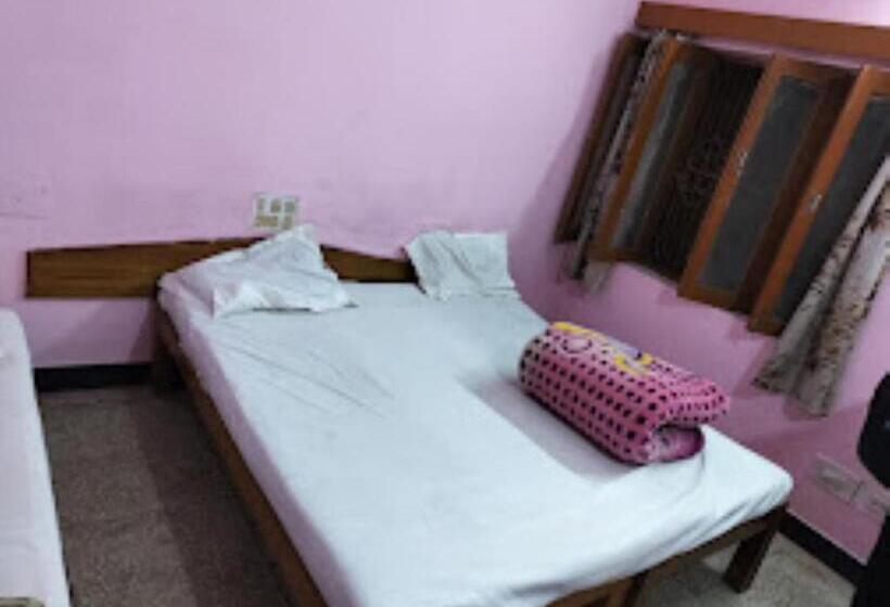 Отель Yogi Lodge , Khajuraho