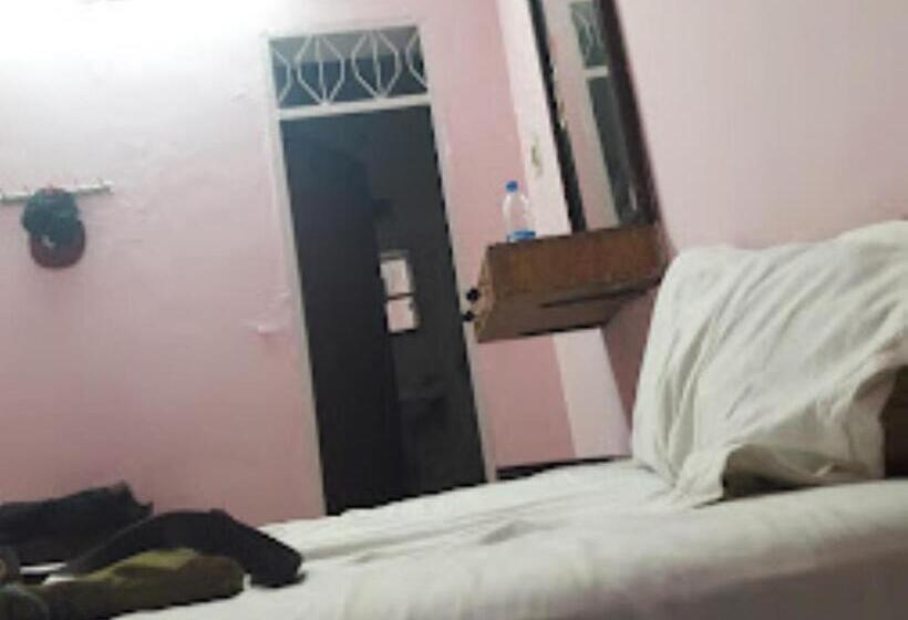 Отель Yogi Lodge , Khajuraho