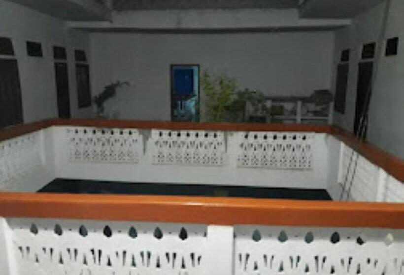 Отель Yogi Lodge , Khajuraho