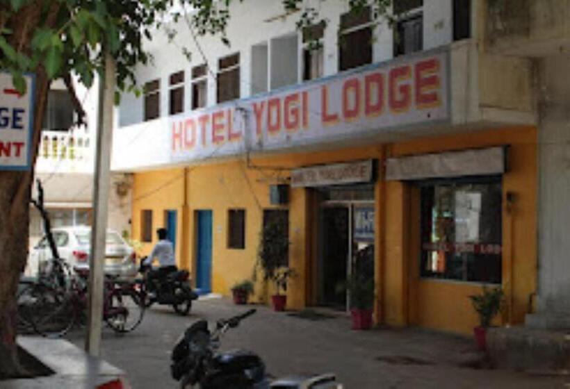 Отель Yogi Lodge , Khajuraho