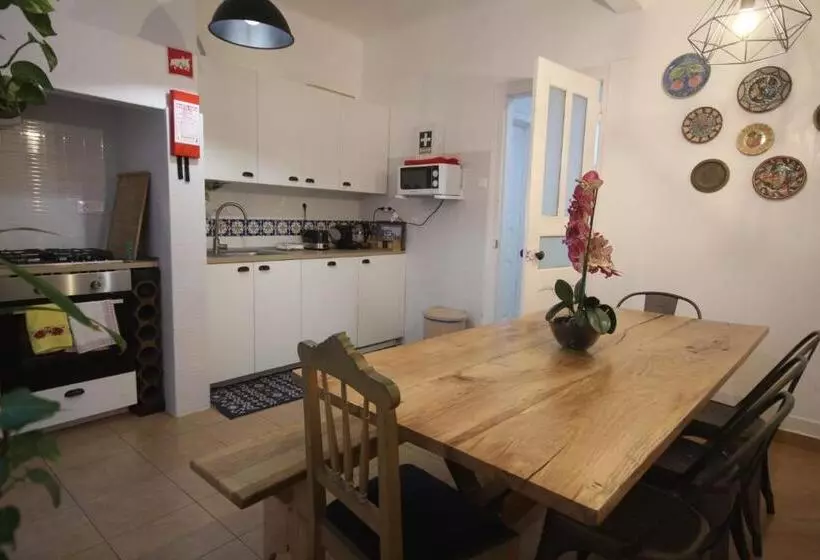 پانسیون Nautic M1 R2   Classy & Cozy Double Room With Shared Bathroom In Marques Pombal