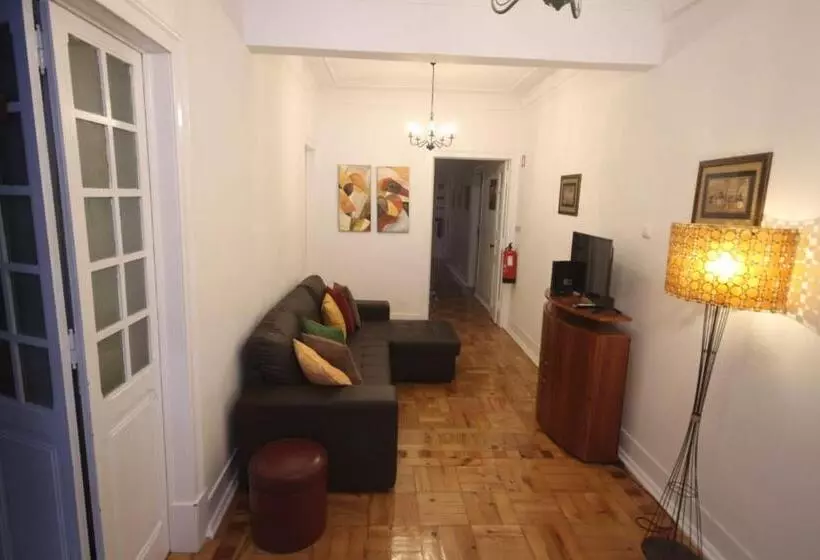 پانسیون Nautic M1 R2   Classy & Cozy Double Room With Shared Bathroom In Marques Pombal