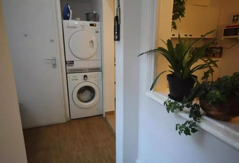 پانسیون Nautic M1 R2   Classy & Cozy Double Room With Shared Bathroom In Marques Pombal