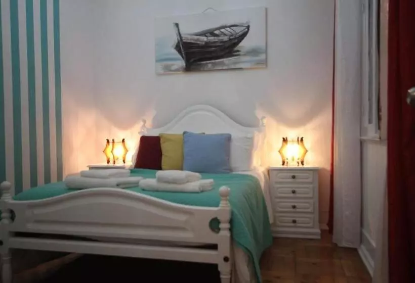 پانسیون Nautic M1 R2   Classy & Cozy Double Room With Shared Bathroom In Marques Pombal