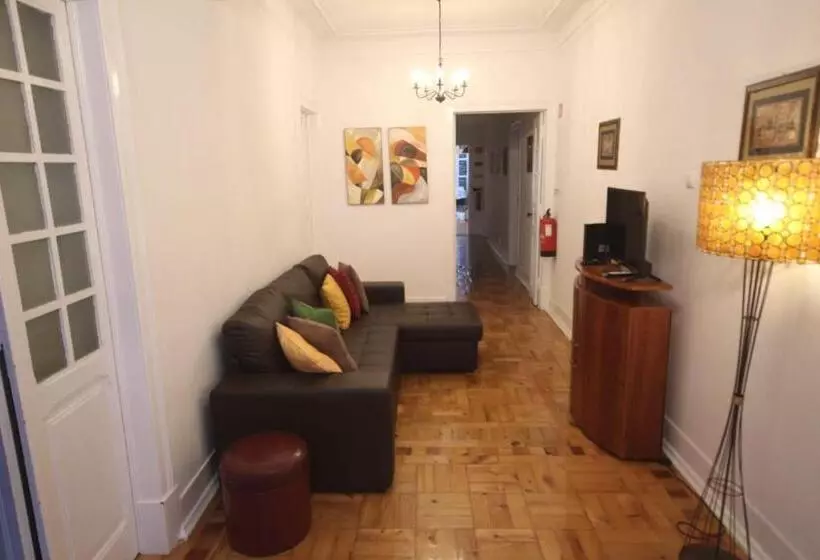 پانسیون Nautic M1 R2   Classy & Cozy Double Room With Shared Bathroom In Marques Pombal