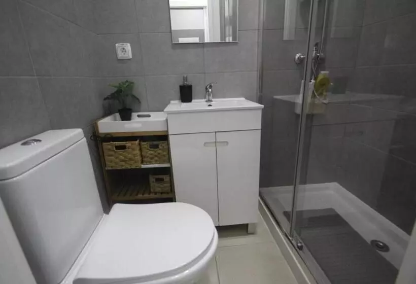 پانسیون Nautic M1 R2   Classy & Cozy Double Room With Shared Bathroom In Marques Pombal