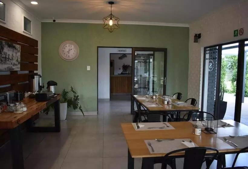 پانسیون Symponia Guest House