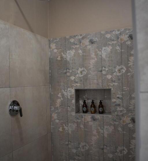 پانسیون Symponia Guest House