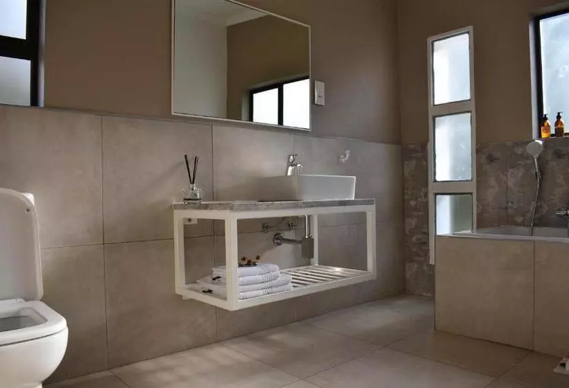 پانسیون Symponia Guest House