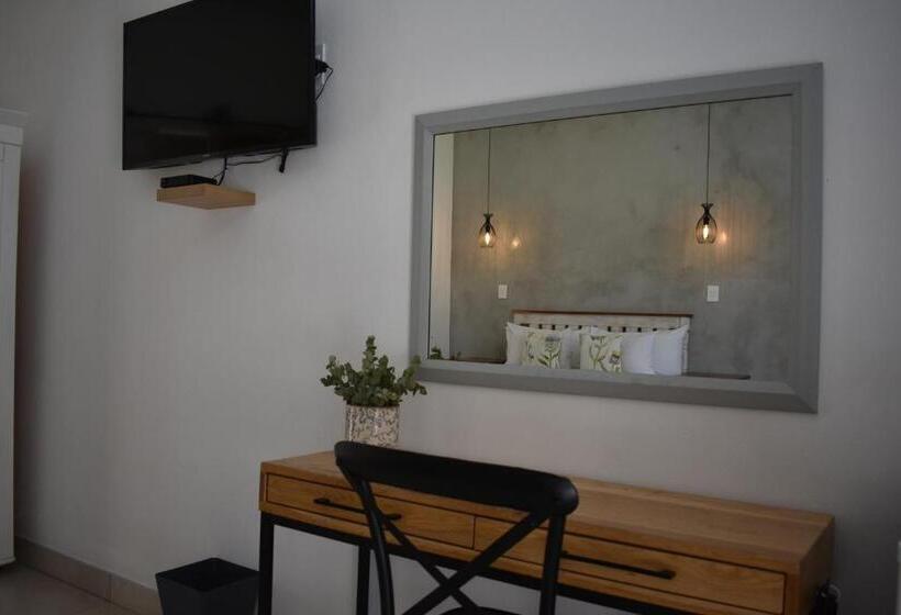 پانسیون Symponia Guest House