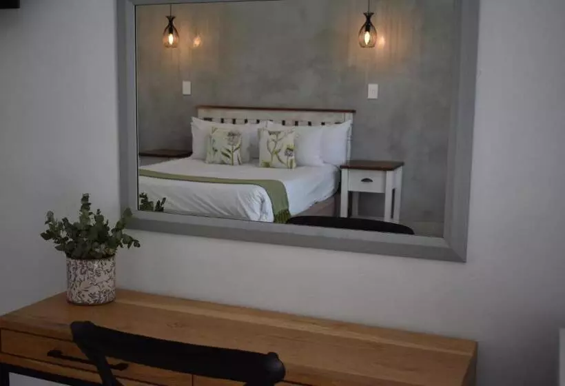 پانسیون Symponia Guest House